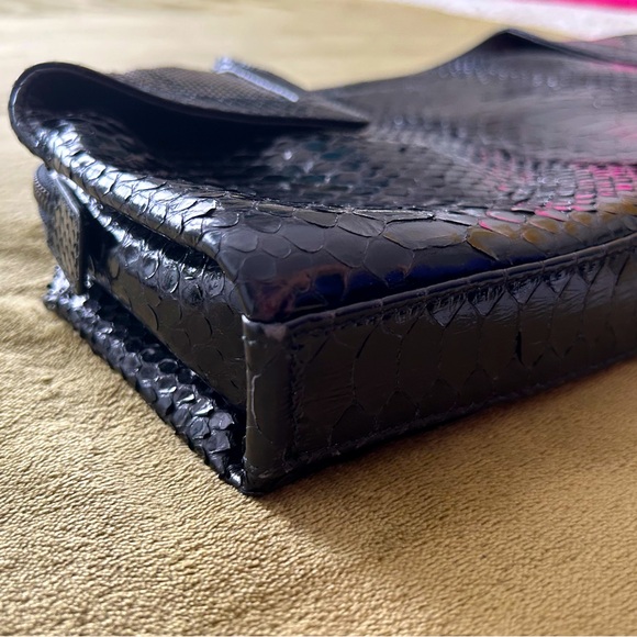 Ferragamo black snakeskin leather oversized clutch w/ silvertone chainmail - Picture 9 of 14